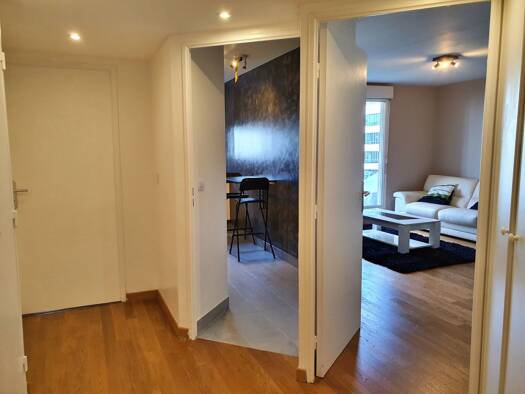 Appartement à louer 1 190 € 2 pièces 1 chambre 48 m² Étage 4/6 Beaujon-Berges de Seine Clichy 92110