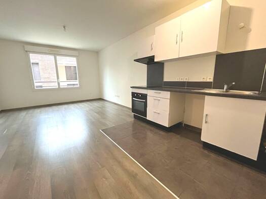 Appartement à vendre 139 500 € 2 pièces 1 chambre 42 m² Étage 1/4 Mairie-Gare Ris-Orangis 91130