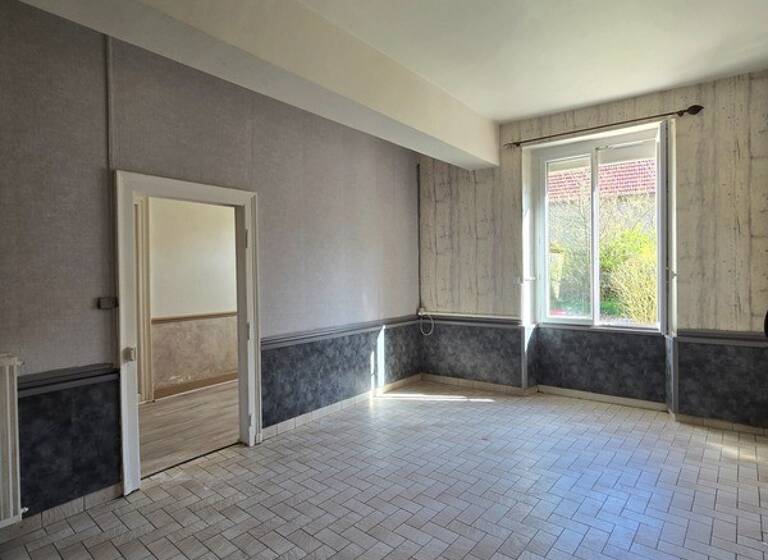 Maison à louer 1 000 € 6 pièces 4<br/>chambres 167 m²<br/>superficie Tours-sur-Marne 51150