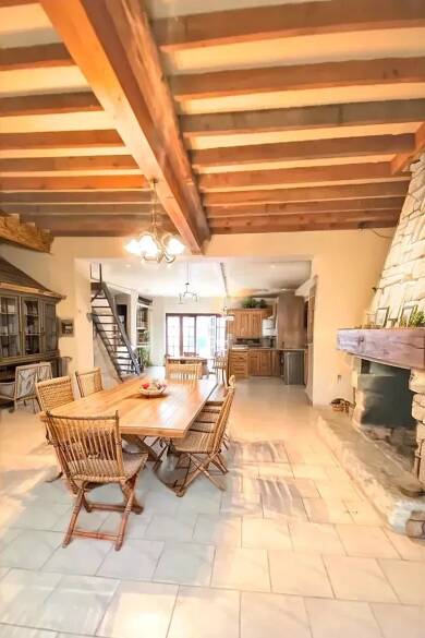 Maison de ville à vendre 299 250 € 7 pièces 5 chambres 178 m² 701 m² de terrain Villeblevin 89340