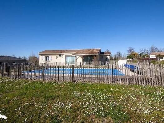 Maison de plain-pied à vendre 239 950 € 4 pièces 3 chambres 139 m² 2 447 m² de terrain Vanxains 24600