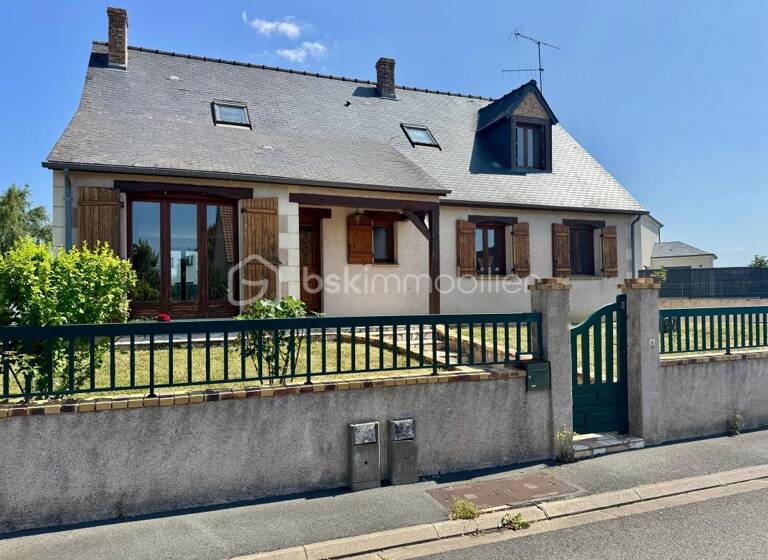 Maison à vendre 345 000 € 6 pièces 5<br/>chambres 140 m²<br/>superficie De Gaulle-Ménardière Saint-Cyr-sur-Loire 37540