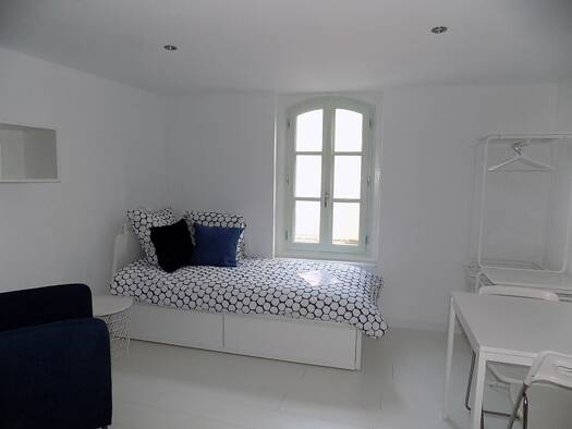 Appartement à louer 385 € 1 pièce 18 m² 1er étage Centre Ancien Foix 09000