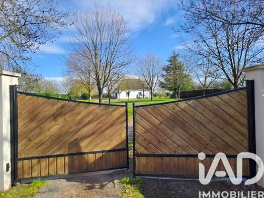 Maison à vendre 266 000 € 6 pièces 4 chambres 175 m² 11 625 m² de terrain Loireauxence 44370