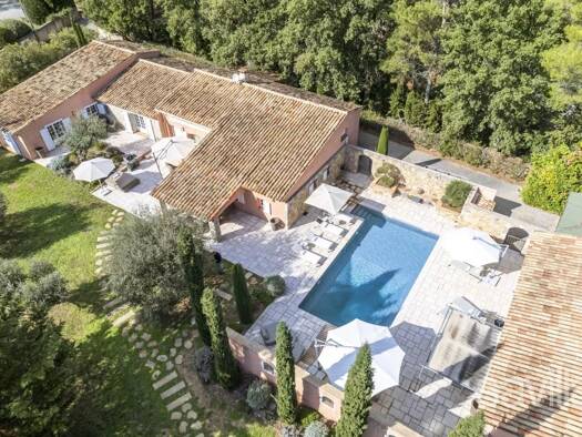 Villa à vendre 2 450 000 € 8 pièces 5 chambres 270 m² 2 198 m² de terrain Saint-Paul-en-Forêt 83440