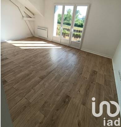 Appartement à louer 650 € 3 pièces 2 chambres 53 m² Dernier étage, Étage 3/3 Courlon-sur-Yonne 89140