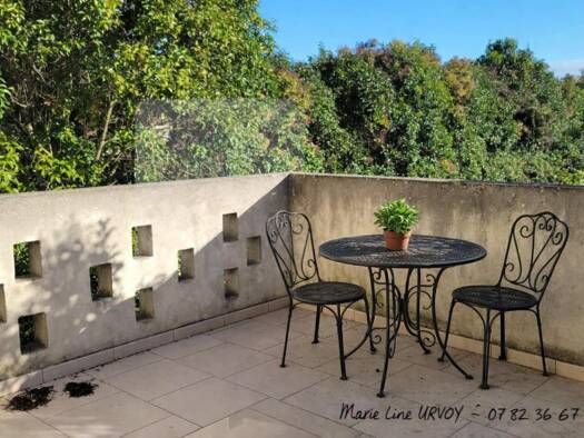 Appartement à vendre 145 000 € 3 pièces 2 chambres 73,1 m² Étage 1/1 Noves 13550