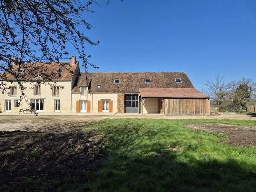 Maison à vendre 275 600 € 8 pièces 5 chambres 207 m² 2 840 m² de terrain Bellegarde 45270