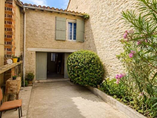 Parking à vendre 30 000 € 74 m² Villepinte 11150