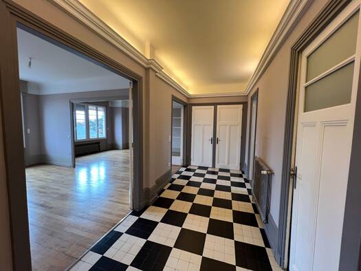 Appartement à louer 970 € 5 pièces 3 chambres 126 m² Étage 4/5 Le Centre-Gare Roanne 42300