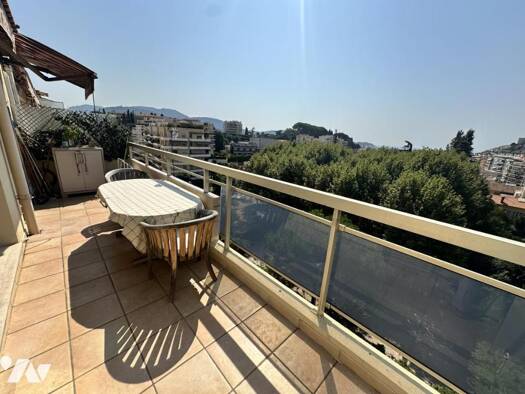 Appartement à vendre 477 000 € 3 pièces 2 chambres 74,12 m² Étage 7/7 Nice 06000