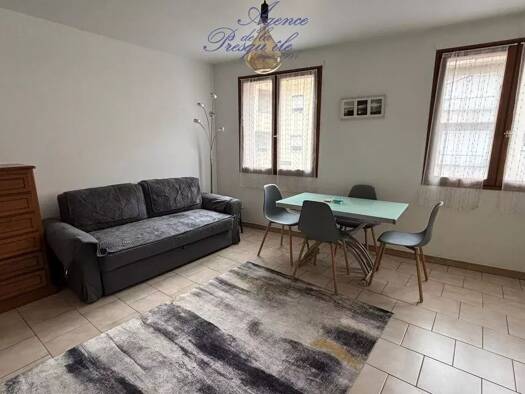 Appartement à louer 650 € 1 pièce 31,5 m² 1er étage Centre Ville Carqueiranne 83320