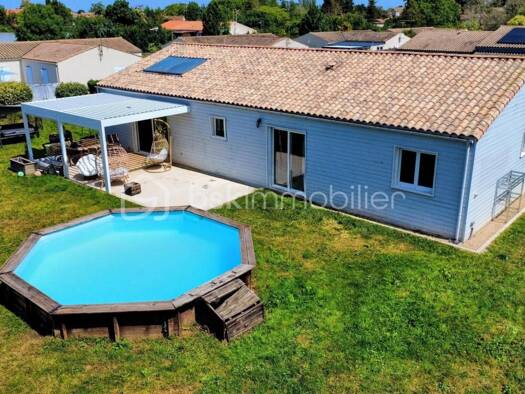 Maison de plain-pied à vendre 297 000 € 7 pièces 4 chambres 166 m² 2 000 m² de terrain La Ronde 17170