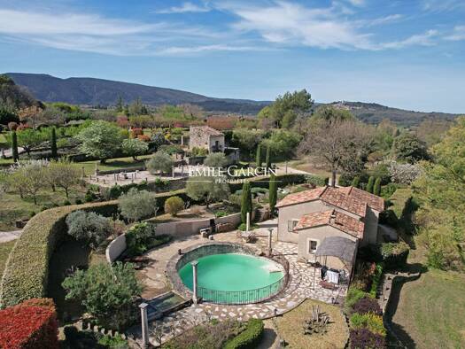 Maison à vendre 1 250 000 € 5 pièces 3 chambres 90 m² 53 830 m² de terrain Bonnieux 84480