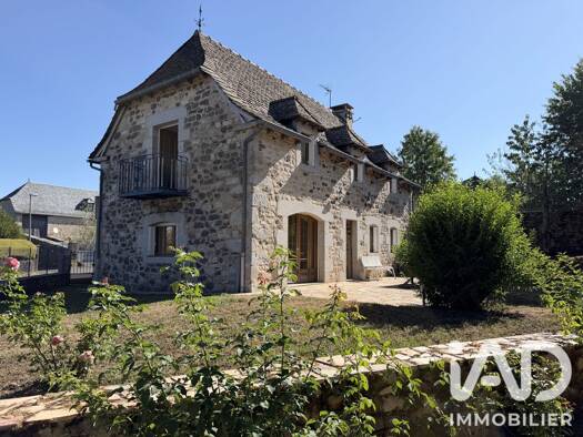 Maison à vendre 194 750 € 4 pièces 3 chambres 98 m² 698 m² de terrain Lieutadès 15110