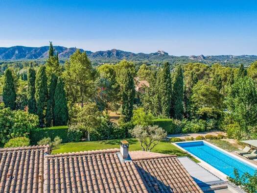 Maison à vendre 1 790 000 € 5 pièces 4 chambres 151 m² 3 056 m² de terrain Partie Nord Est Saint-Rémy-de-Provence 13210