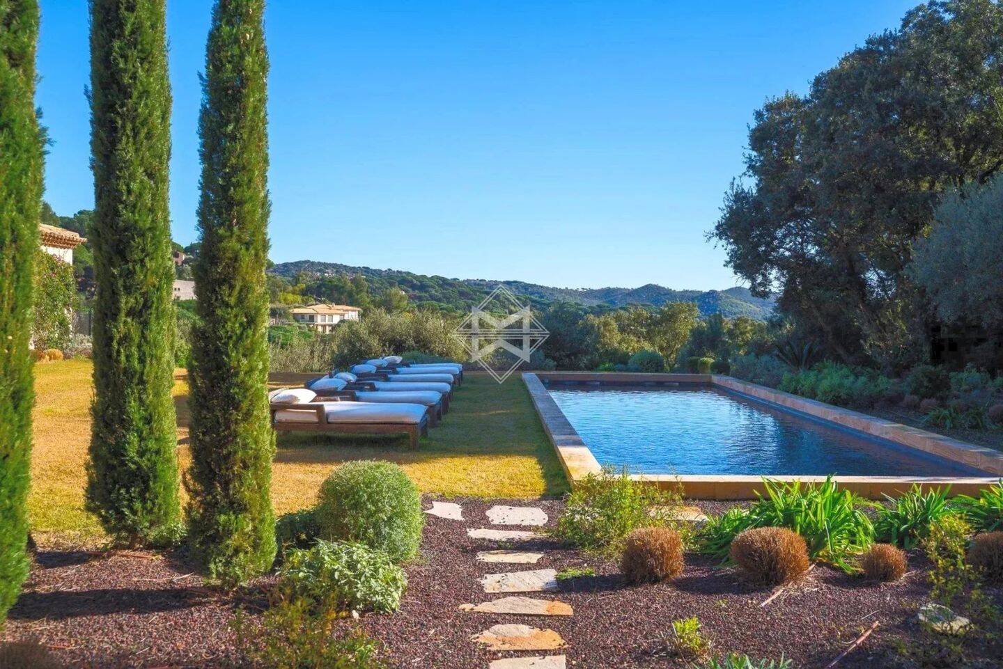 Maison à vendre, 352m², LA CROIX VALMER