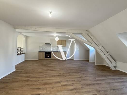 Appartement à louer 780 € 4 pièces 3 chambres 100,6 m² Étage 2/2 Gerard Yvon Vendôme 41100