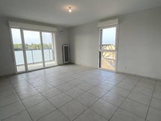 Appartement à louer 540 € 1 pièce 32 m² Étage 5/8 Cité Carriet-La Croix Rouge Lormont 33310