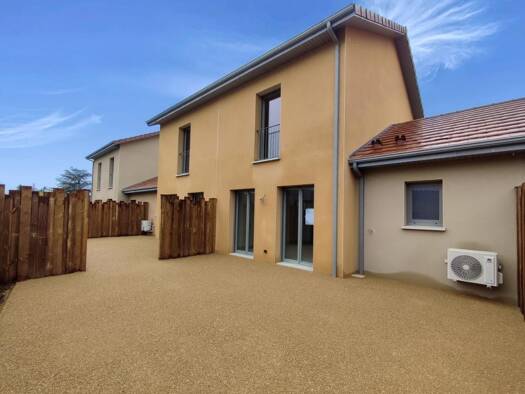 Maison de ville à louer 1 010 € 3 pièces 2 chambres 57 m² dès le 02/06/2026 Crémieu 38460