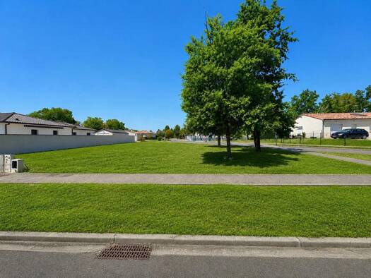 Terrain constructible viabilisé à vendre 85 000 € 671 m² de terrain Fonneuve Montauban 82000