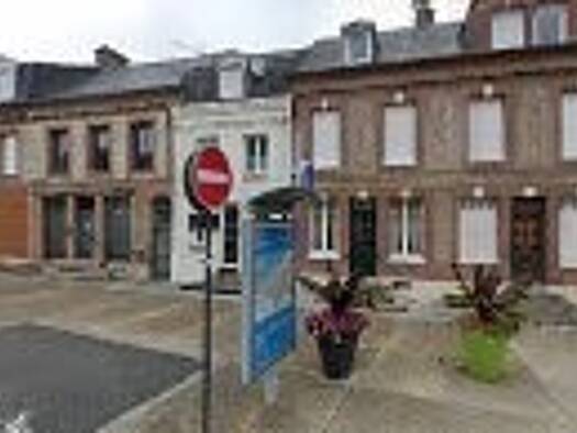 Local commercial à vendre - de 1.1M € 180 m² de surface de vente Valmont 76540