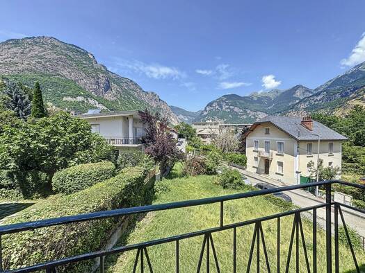 Maison à vendre 315 000 € 9 pièces 6 chambres 245 m² St Jean de Maurienne 73300