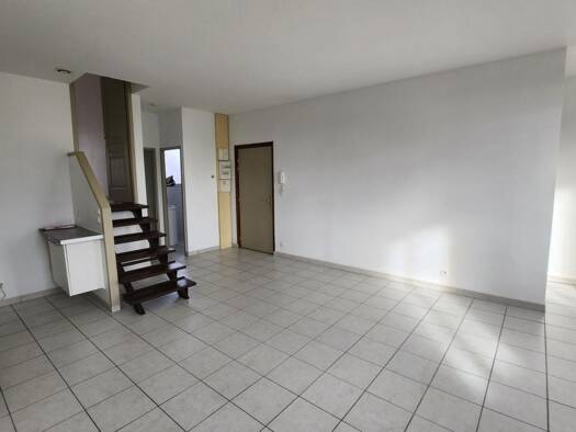 Appartement à louer 580 € 2 pièces 1 chambre 42 m² Étage 1/1 Saint-Jean-de-Bournay 38440