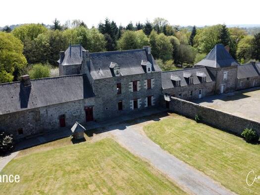 Demeure à vendre 630 000 € 7 pièces 4 chambres 295 m² 27 173 m² de terrain Quelneuc 56910
