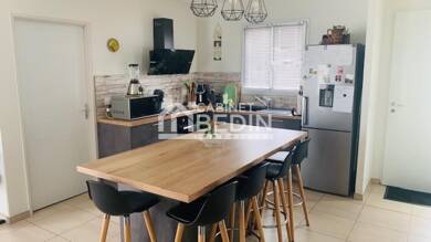 Maison de plain-pied à louer 1 100 € 4 pièces 3 chambres 88,2 m² disponible à partir du 20/08/2025 Prignac et Marcamps 33710