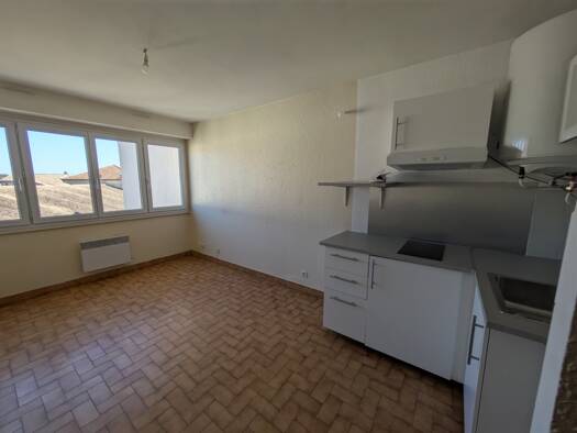 Appartement à louer 541 € 2 pièces 1 chambre 35 m² Étage 3/3 Pont St Esprit 30130