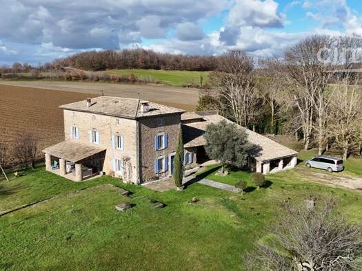 Maison à vendre 640 000 € 5 chambres 275 m² 5 003 m² de terrain Chabeuil 26120