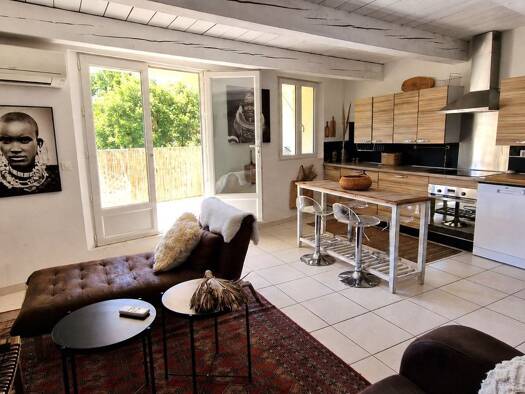 Appartement à vendre 179 000 € 3 pièces 2 chambres 47 m² Étage 2/3 Centre Ville Le Beausset 83330