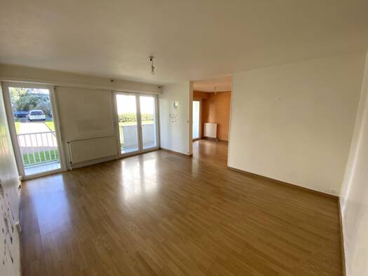 Appartement à vendre 99 800 € 4 pièces 2 chambres 79 m² RDC Leclerc Cholet 49300