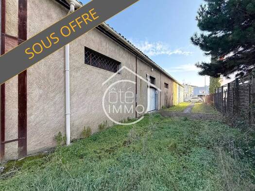 Local d'activités à vendre 119 500 € 360 m² d'espace de stockage Sainte-Foy-la-Grande 33220