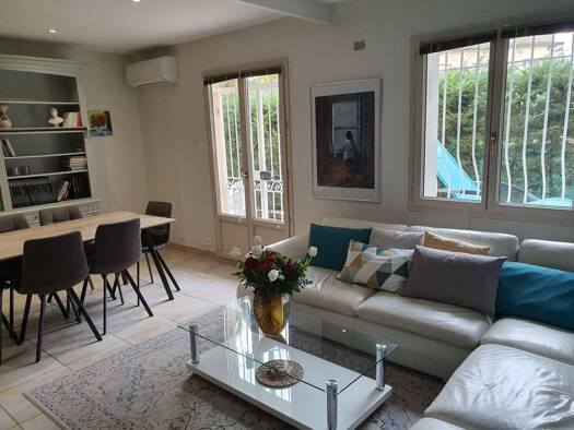 Appartement à louer 1 580 € 5 pièces 4 chambres 90 m² RDC Cannes 06150