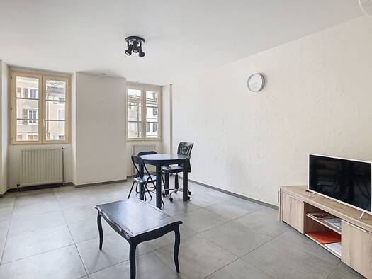 Appartement à louer 510 € 2 pièces 1 chambre 55 m² Étage 2/2 Ville-Basse Montélimar 26200
