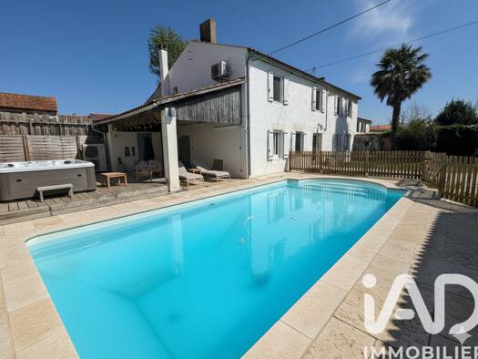 Maison à vendre 364 000 € 7 pièces 3 chambres 145 m² 601 m² de terrain Vérines 17540