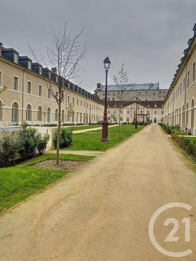 Appartement à louer 703 € 2 pièces 1 chambre 49,8 m² RDC Compiegne 60200