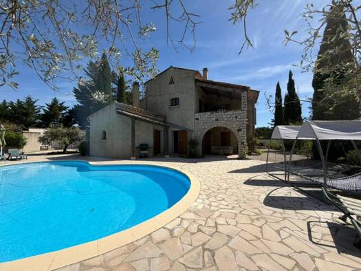 Maison à vendre 750 000 € 16 pièces 15 chambres 300 m² Alba-la-Romaine 07400