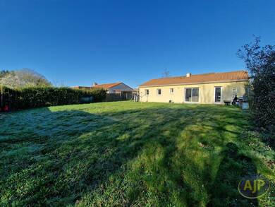 Maison de plain-pied à vendre 217 990 € 6 pièces 5 chambres 110 m² 652 m² de terrain Corcoue sur Logne 44650