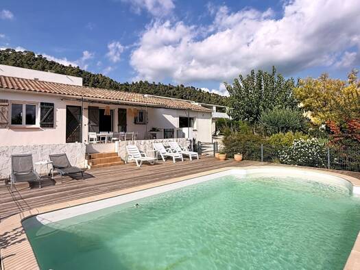 Maison à vendre 450 000 € 5 pièces 4 chambres 150 m² 1 050 m² de terrain Sud Le Luc 83340