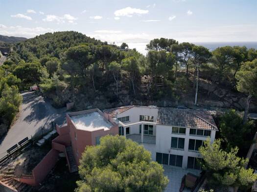 Maison en viager occupé Bouquet 590 000 € 6 pièces 4 chambres 314 m² 800 m² de terrain La Redonne Ensuès-la-Redonne 13820