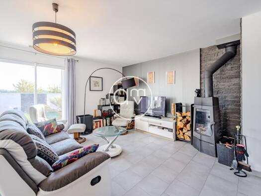 Maison de plain-pied à vendre 835 000 € 5 pièces 3 chambres 149 m² 1 986 m² de terrain Pierrefeu-du-Var 83390