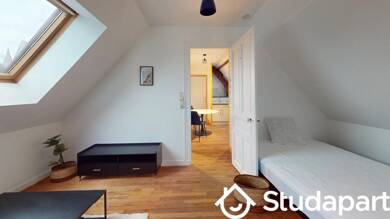 Appartement à louer 490 € 1 pièce 18 m² 3ème étage Cathédrale Troyes 10000