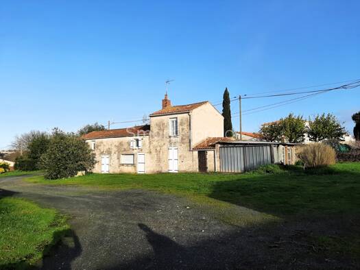 Maison à vendre 250 000 € 5 pièces 4 chambres 94 m² 5 950 m² de terrain Saint Médard Fontenay-le-Comte 85200
