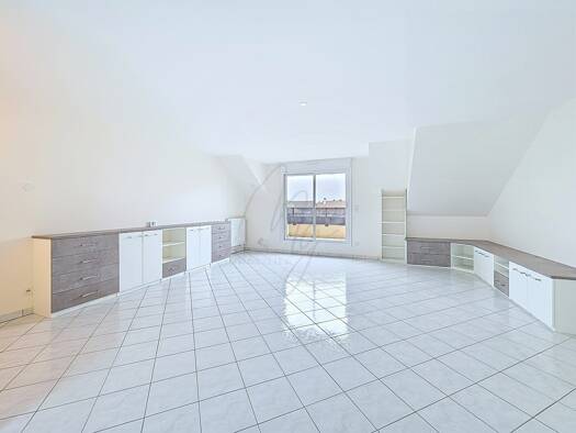 Appartement à vendre - Première occupation 299 000 € 3 pièces 2 chambres 119 m² Étage 2/2 Maurepas 78310