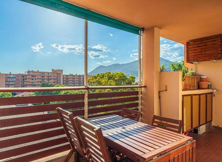 Appartement à vendre 230 000 € 5 pièces 4<br/>chambres 91 m²<br/>superficie 3/4<br/>étage Coupiane Centre La Valette-du-Var 83160