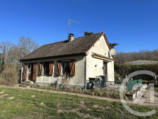 Maison de plain-pied à vendre 59 000 € 3 pièces 1 chambre 55,3 m² 2 500 m² de terrain Savigny en Sancerre 18240