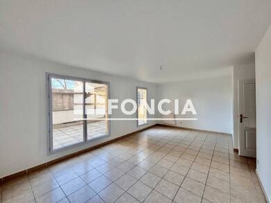 Appartement à louer 990 € 4 pièces 3 chambres 86,9 m² Dernier étage, Étage 1/1 Villefranche-sur-Saône 69400